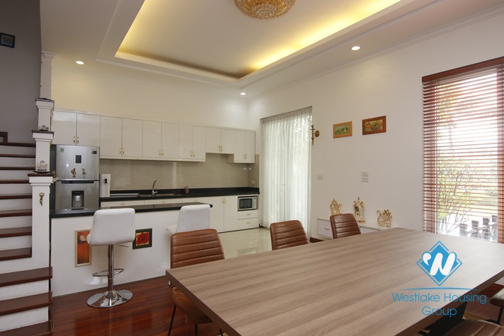 Hanoi furnished 4 bedrooms villa for let in Vinhomes Riverside with river view
